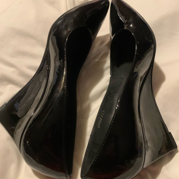 Stuart Weitzman patent shoes - Picture 3 of 8